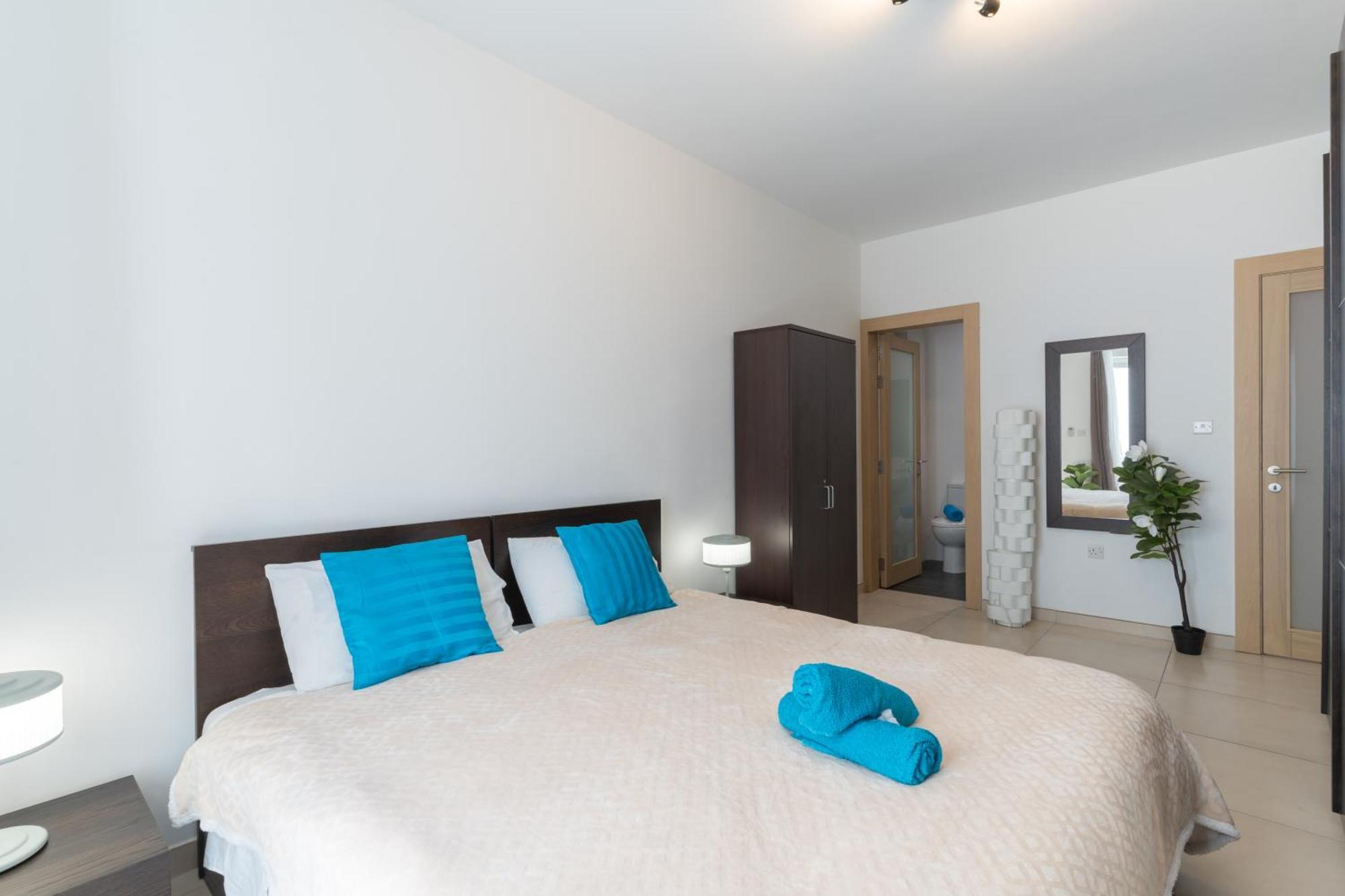 2 Bedroom In Central St Julians Prime Location In Paceville Apt 3 By Vaganza Saint Julian's Luaran gambar