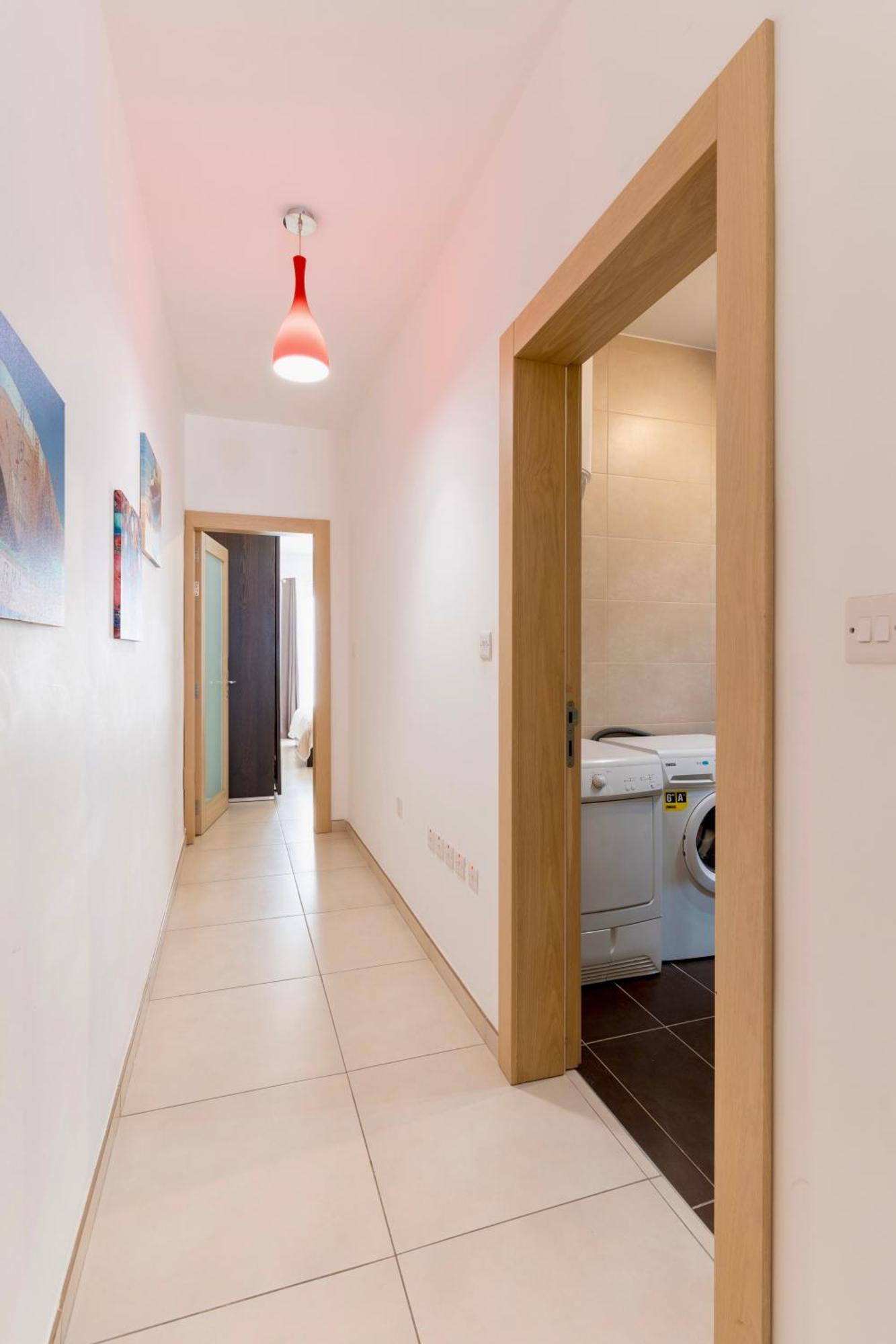 2 Bedroom In Central St Julians Prime Location In Paceville Apt 3 By Vaganza Saint Julian's Luaran gambar