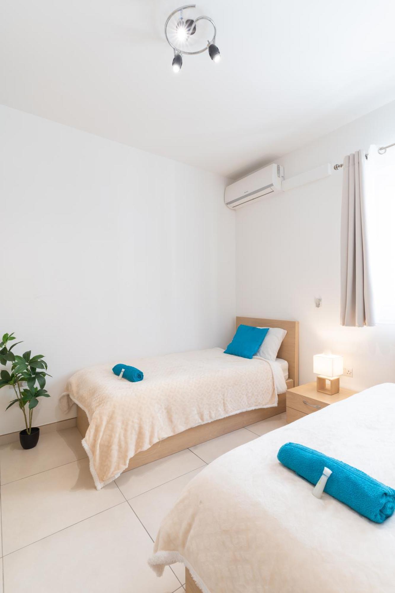 2 Bedroom In Central St Julians Prime Location In Paceville Apt 3 By Vaganza Saint Julian's Luaran gambar