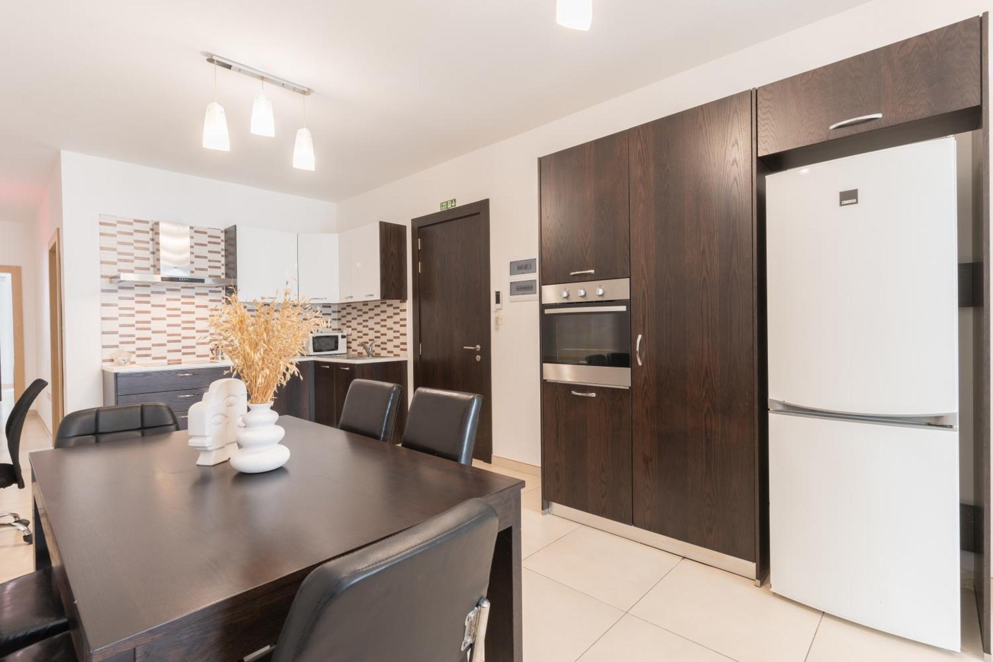 2 Bedroom In Central St Julians Prime Location In Paceville Apt 3 By Vaganza Saint Julian's Luaran gambar